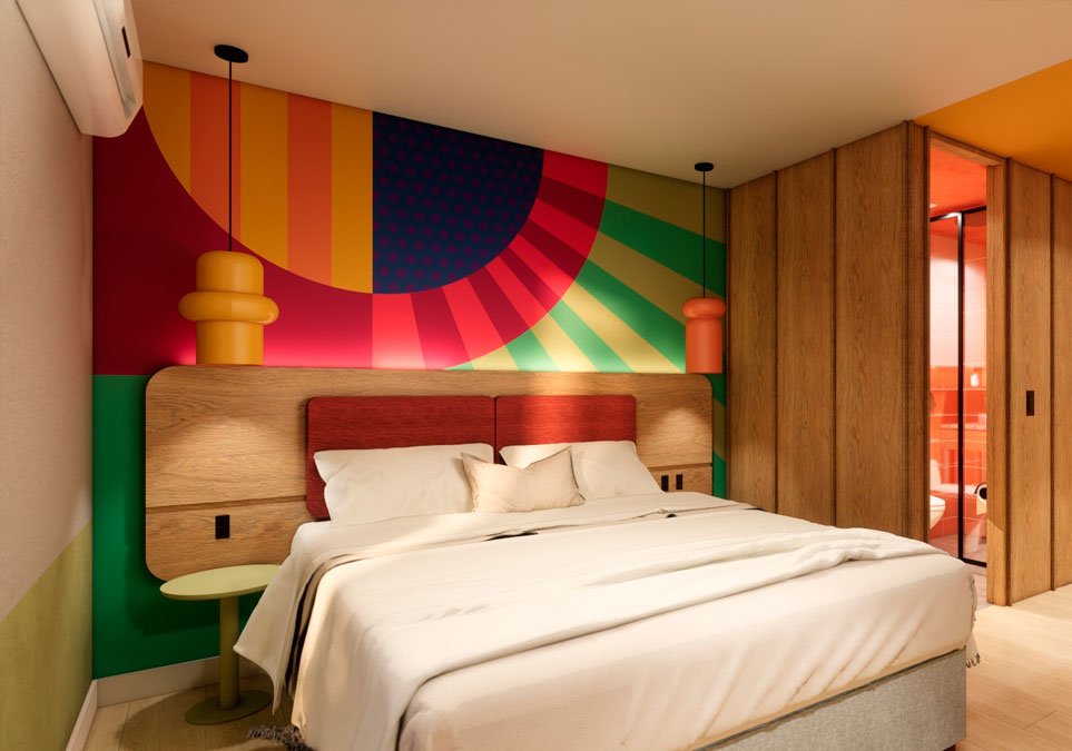 Habitación de hotel Ibis Styles Medellín con diseño moderno y decoración colorida